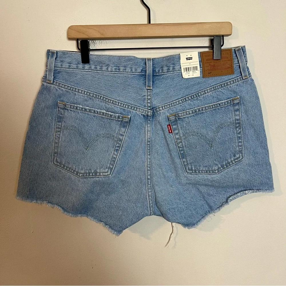 NWT LEVI’S- 501 High Rise Womens Denim Shorts Cut Off Jeans Fray Hems